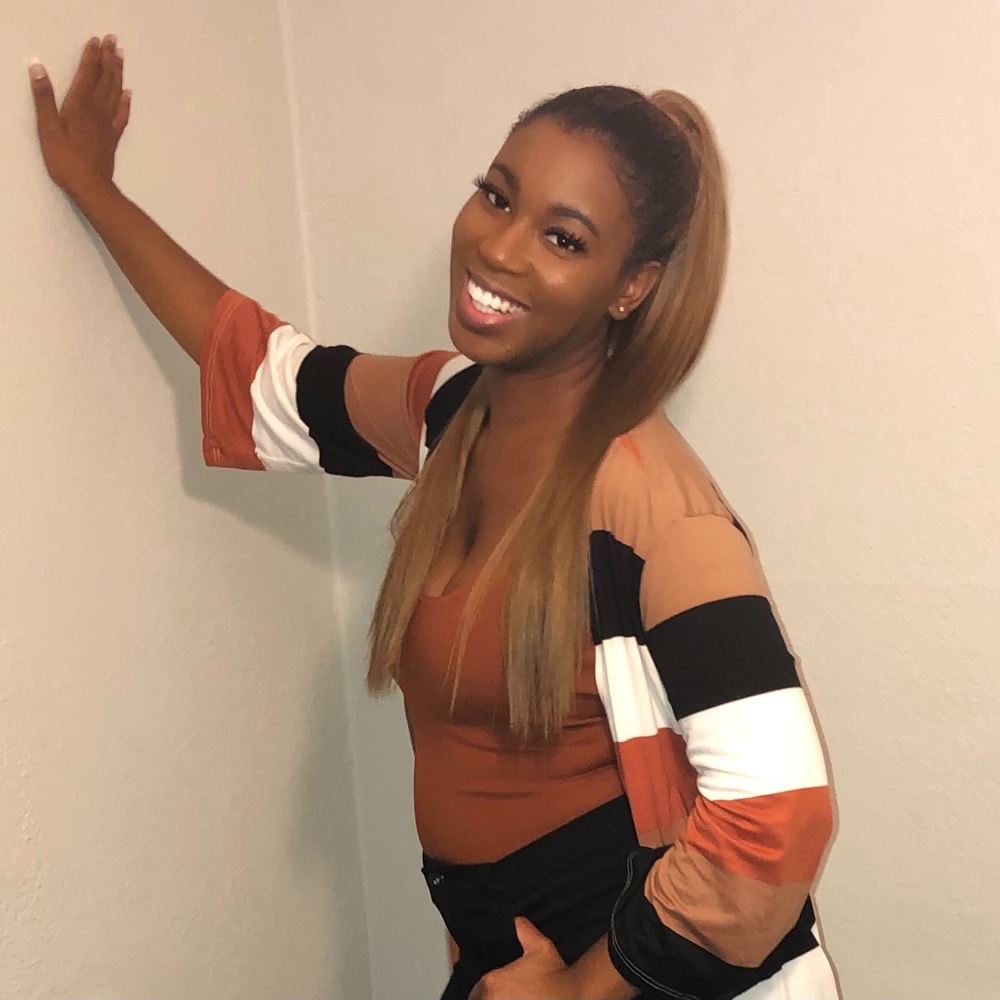 Meet your Posher, Akela